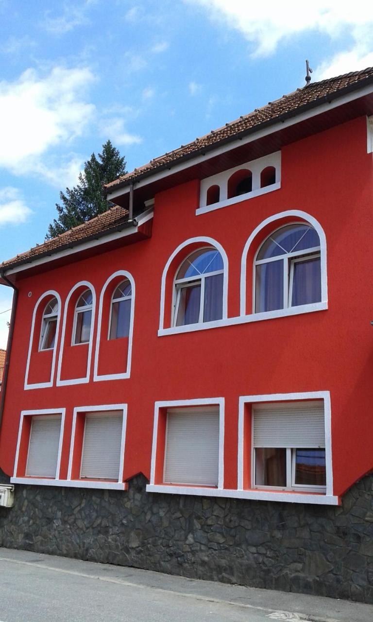 Pensiunea Rock And Red Risnov Exterior photo